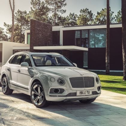 РЕВОЛЮЦІЙНИЙ BENTLEY BENTAYGA HYBRID