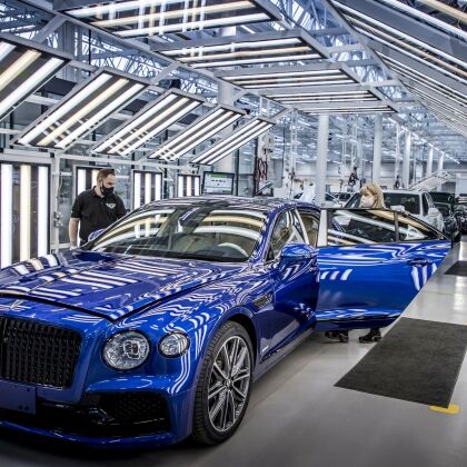 Bentley прискорює реалізацію стратегії Beyond100