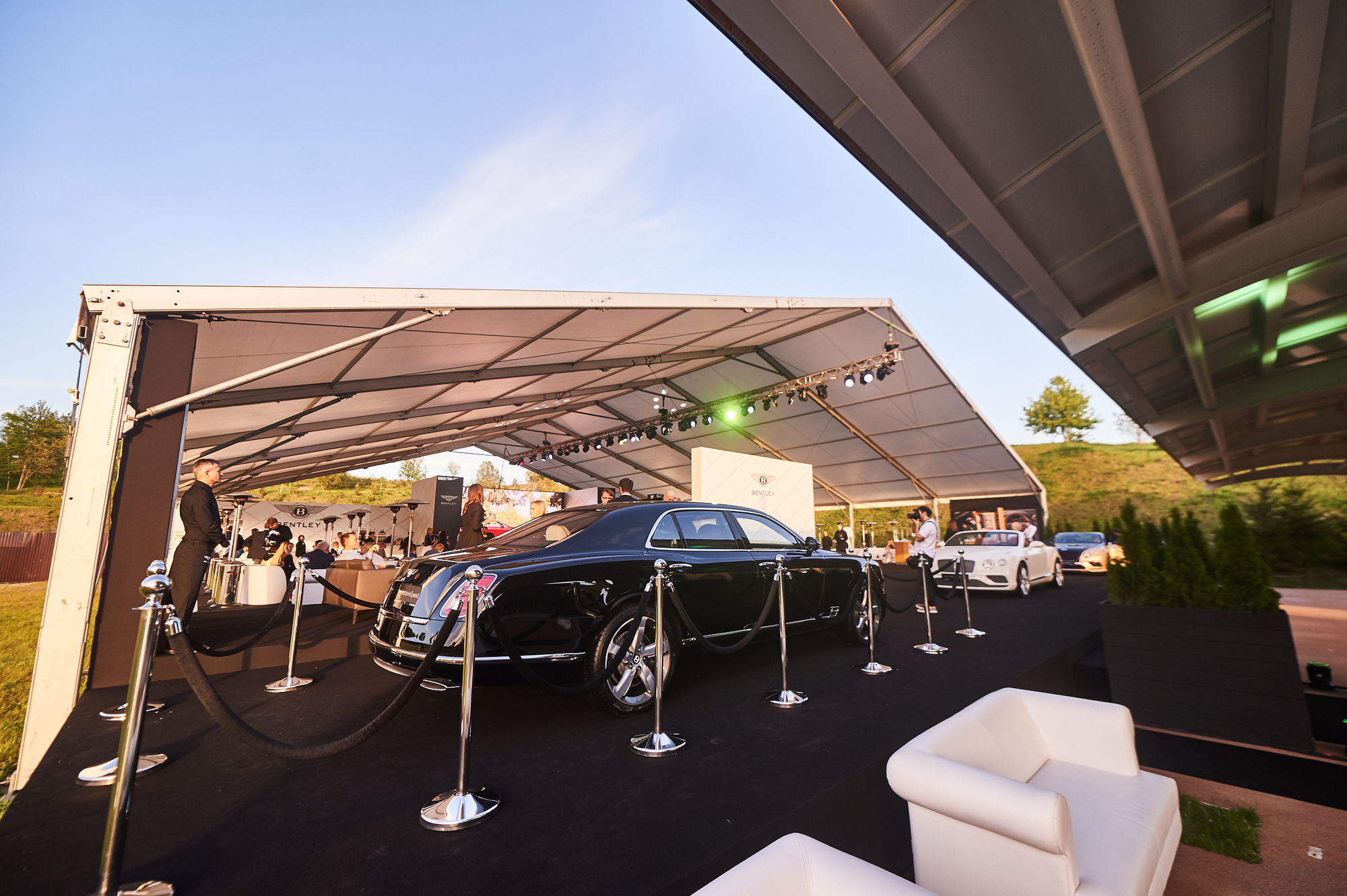Bentley Motors празднует открытие нового дилерского центра - фото 1