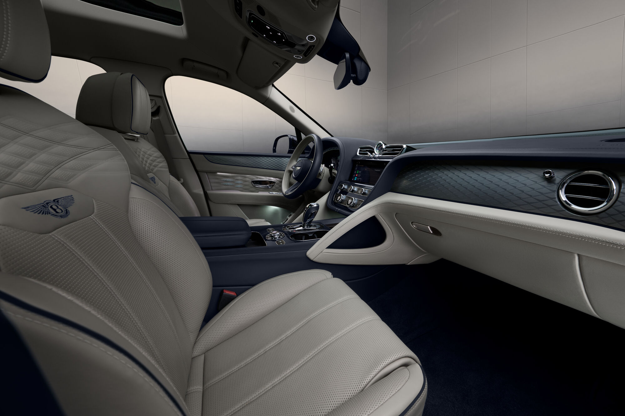 Bentayga EWB Atelier Edition - фото 1