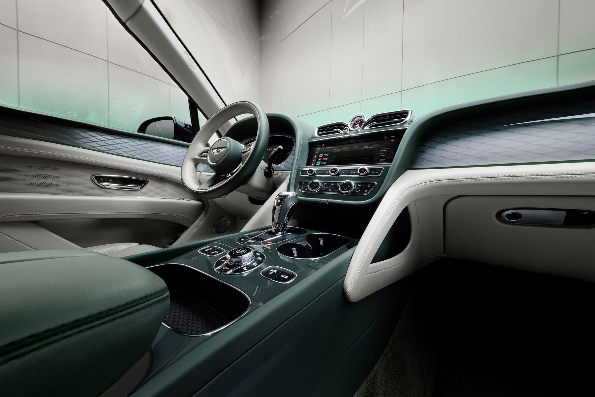 Bentayga EWB Atelier Edition - фото 2
