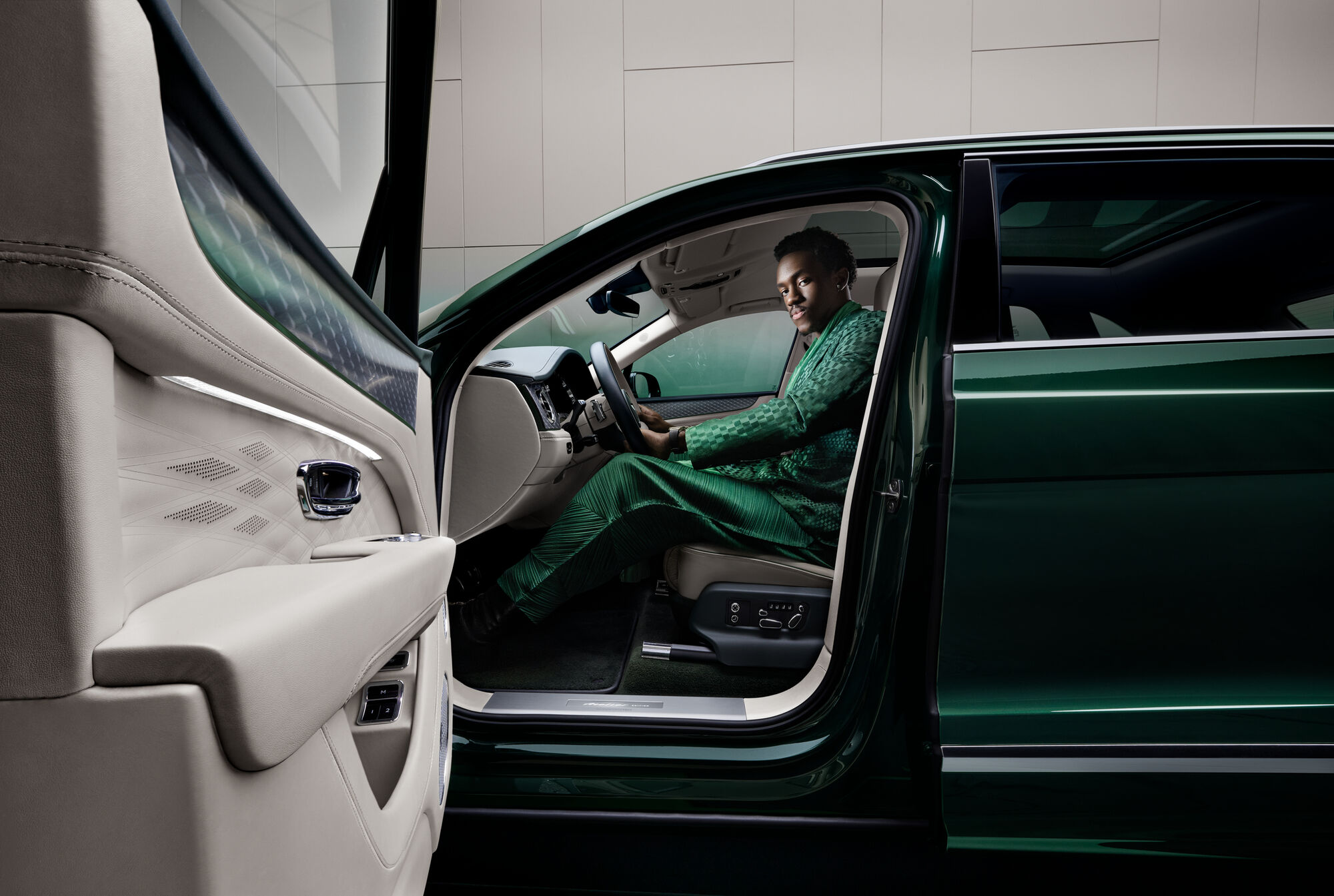 Bentayga EWB Atelier Edition - фото 4