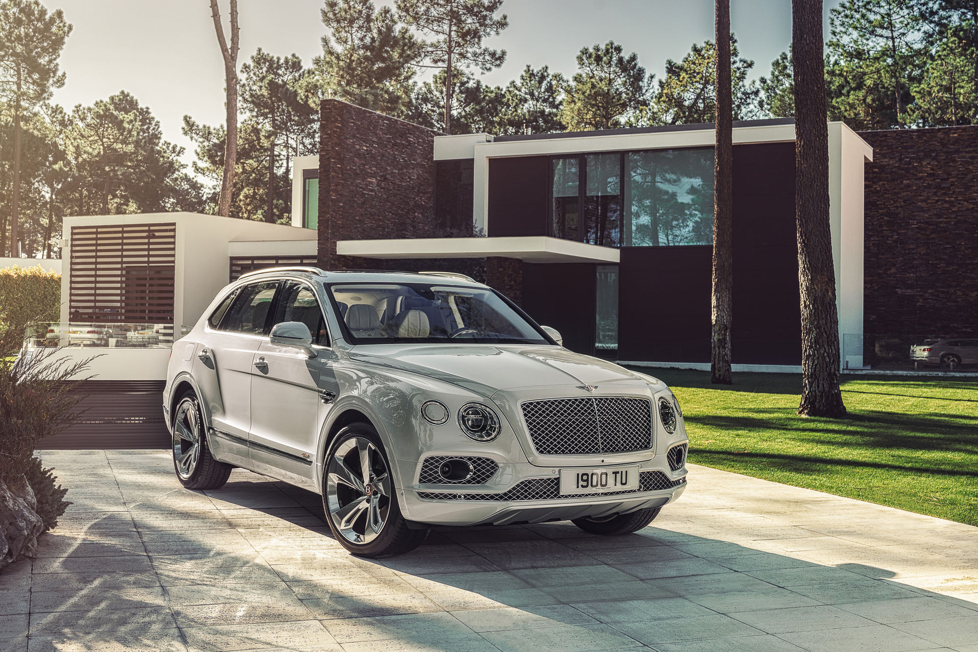 РЕВОЛЮЦИОННЫЙ BENTLEY BENTAYGA HYBRID