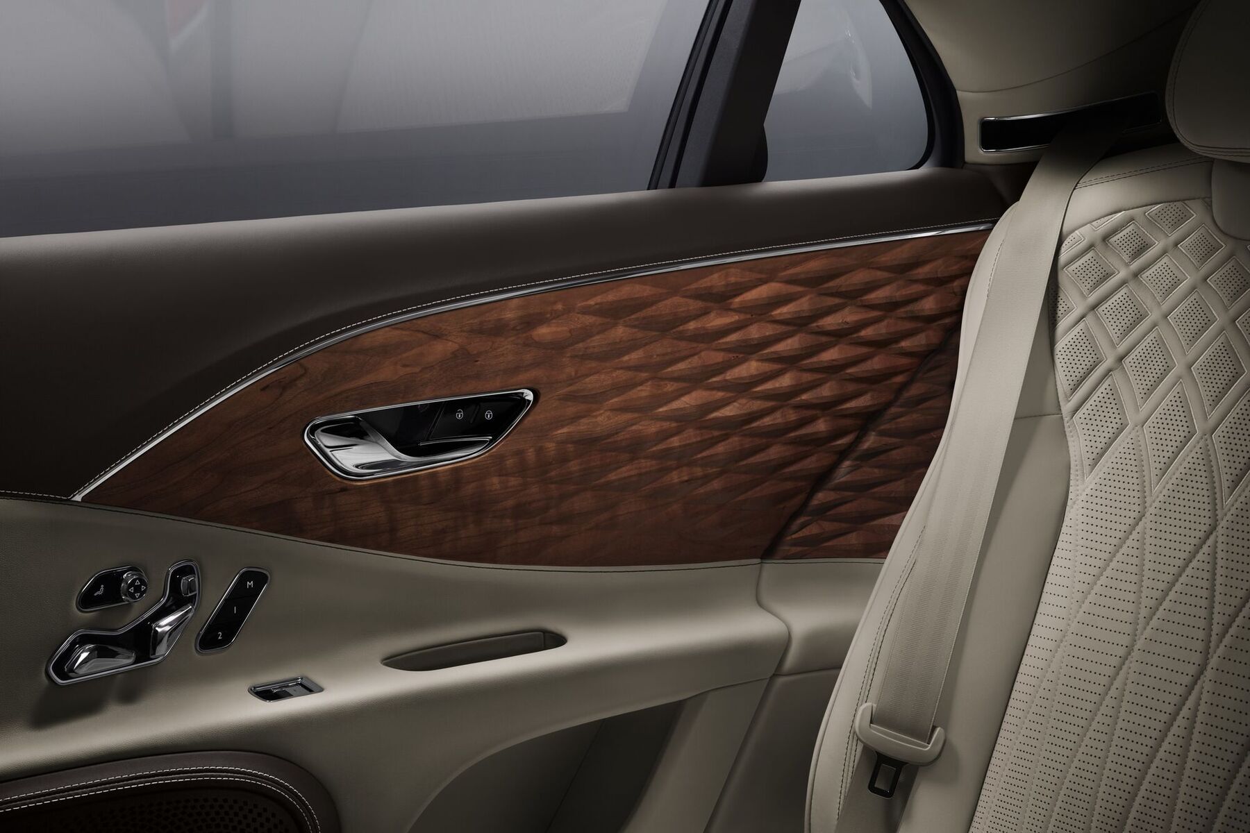 Bentley Motors выпустили трехмерные панели из дерева - фото 2