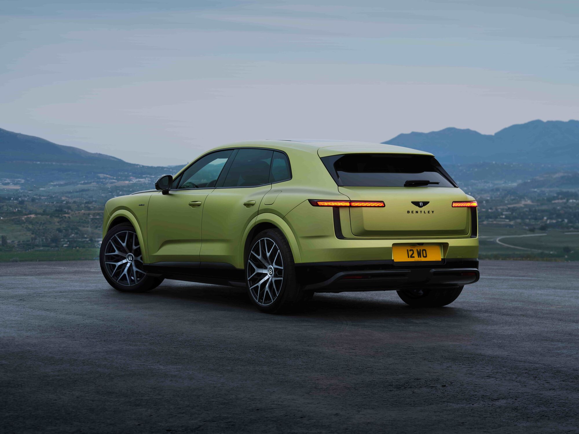 Абсолютно новий Bentley Torcal дебютує на світовій арені - фото 2
