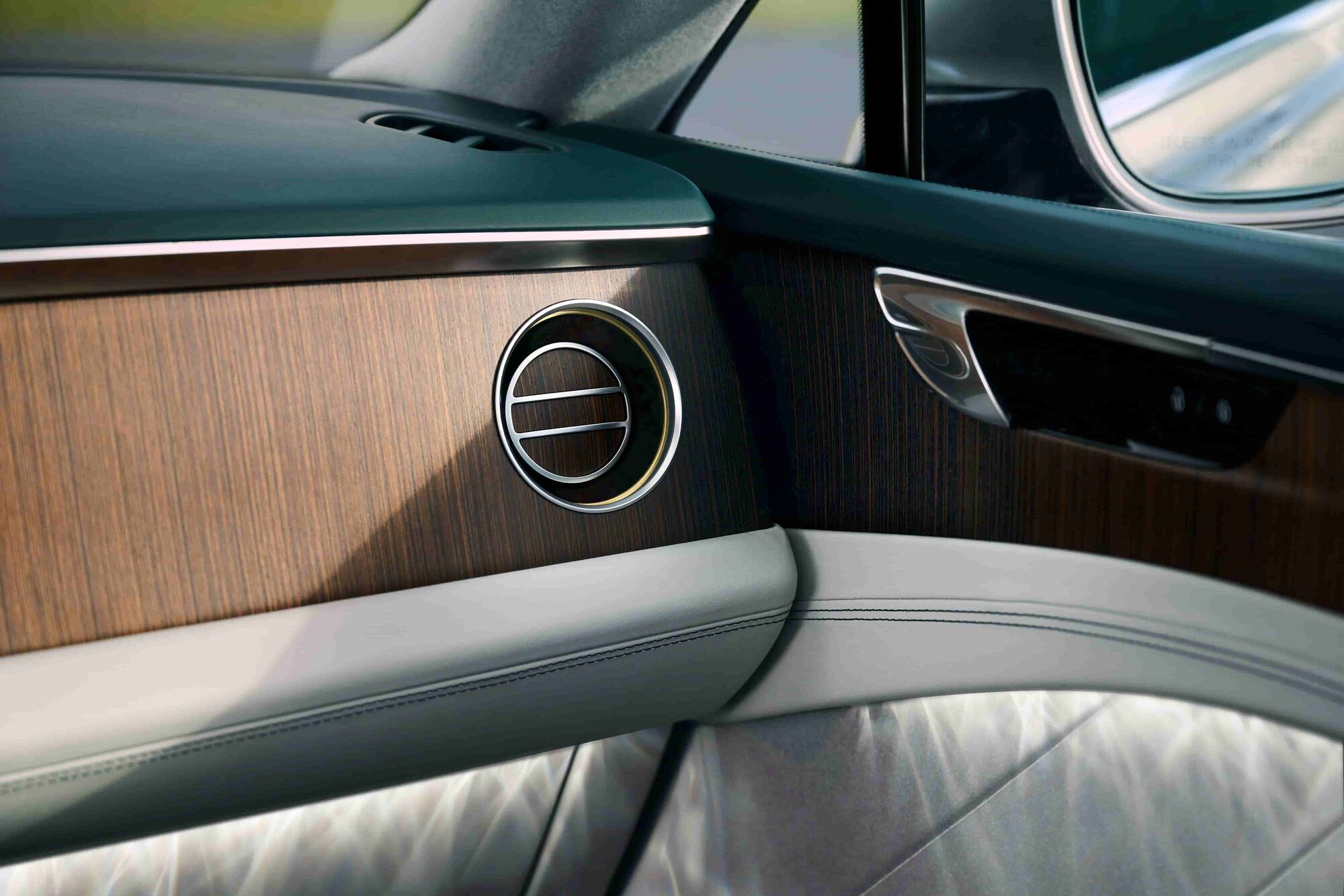 Абсолютно новий Bentley Torcal дебютує на світовій арені - фото 10