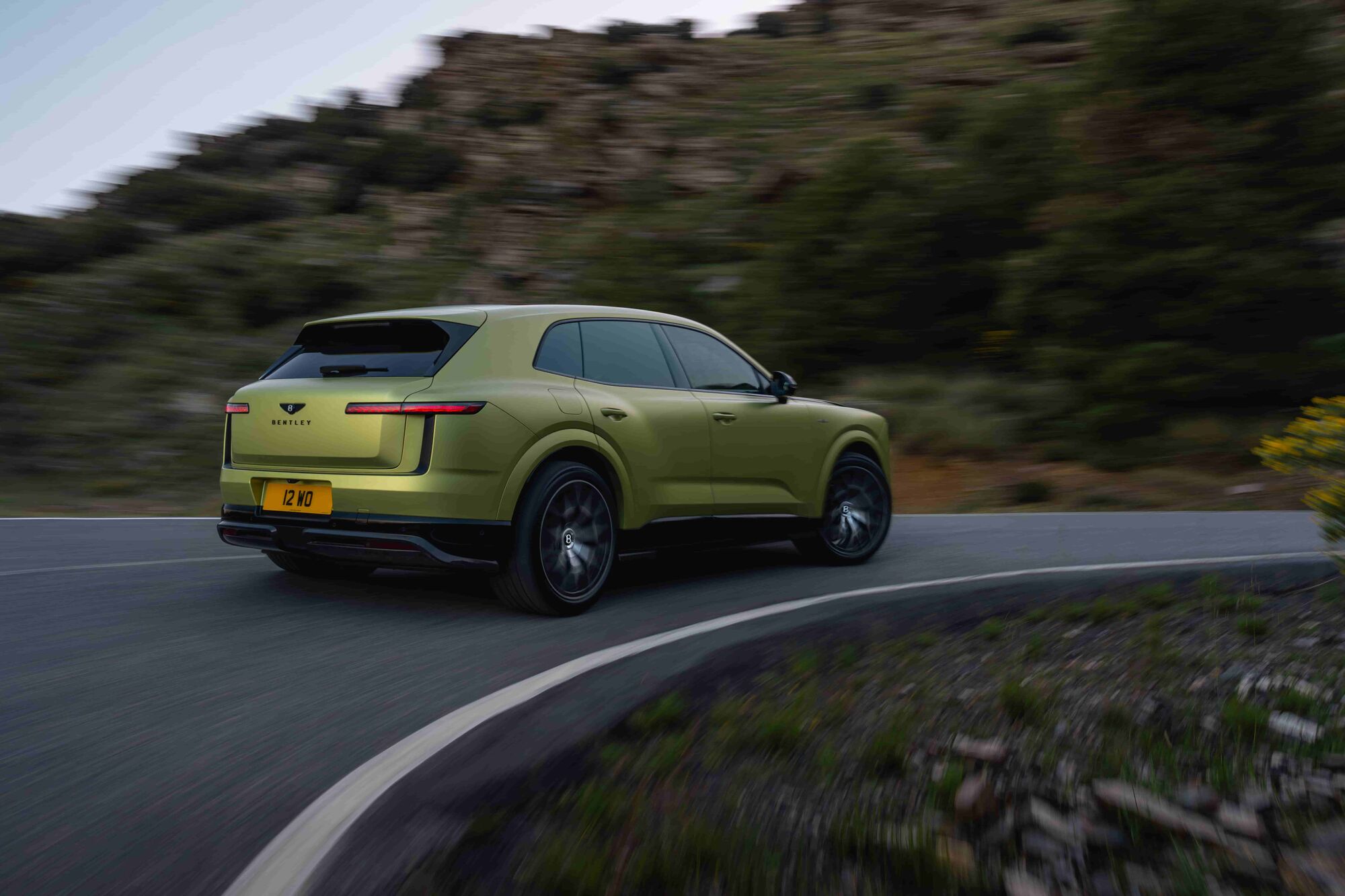 Абсолютно новий Bentley Torcal дебютує на світовій арені - фото 7